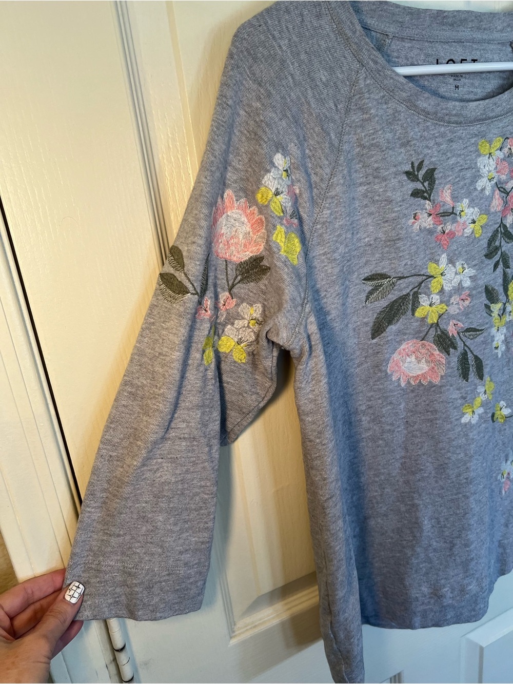 LOFT Gray Floral Embroidered Sweatshirt Top Medium 3/4 Sleeve - Picture 4 of 10